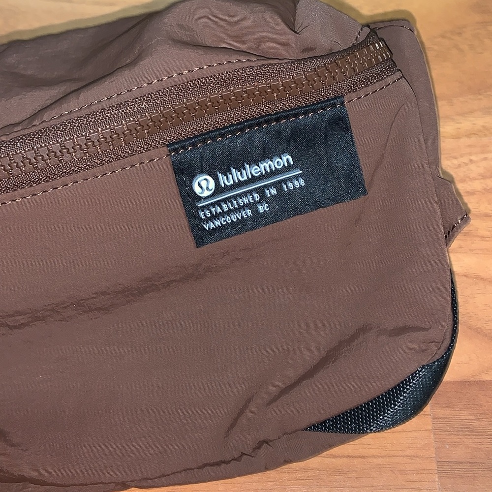 NWT Lululemon Athletica Clean Lines Belt Bag 2L - Picture 15 of 15
